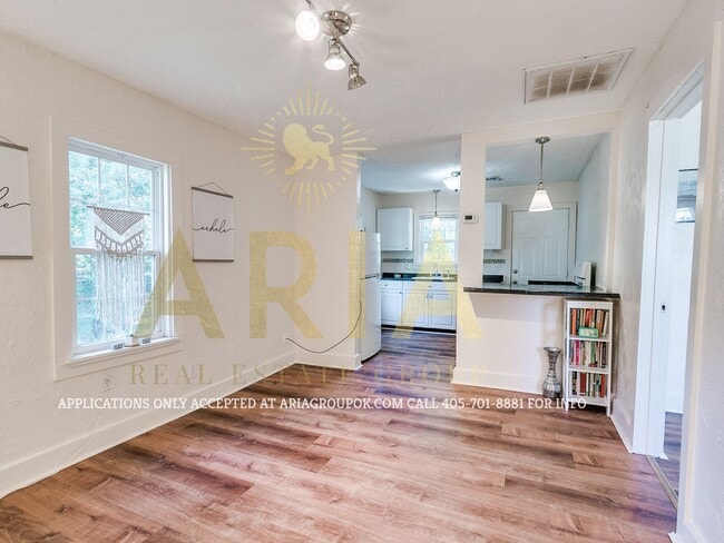 Building Photo - Adorable Remodeled 1 Bed/1 Bath Cottage! C...