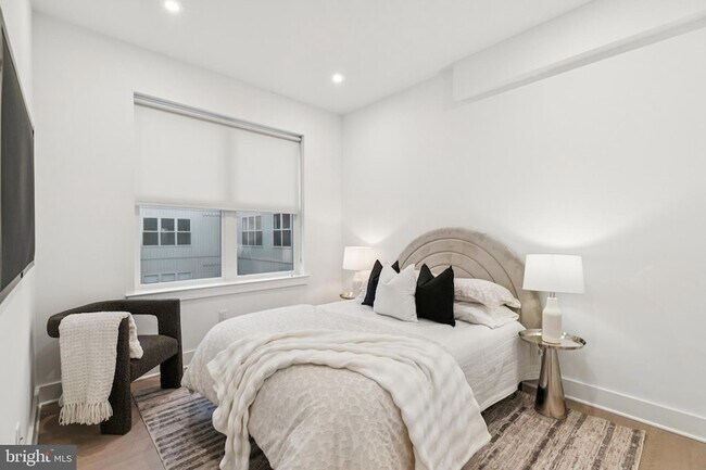 Building Photo - 30 W Allens Ln