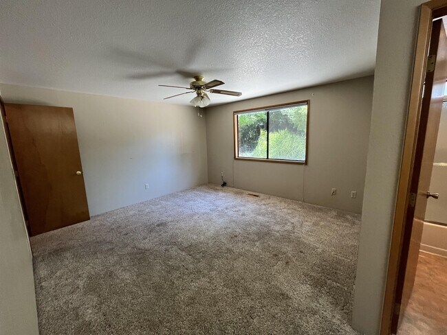 Building Photo - 3030 Bron Cir