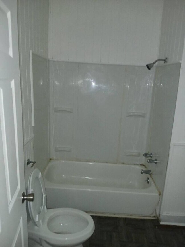 Building Photo - Spacious & Affordable Home In Lima!