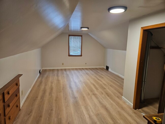 Building Photo - 5010 N Sheridan Ave