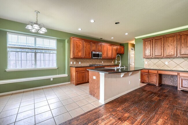 Building Photo - 5 Bedroom Home with Brand-New Carpet in Grayhawk | 3-Car Garage | Frisco ISD | Game Room