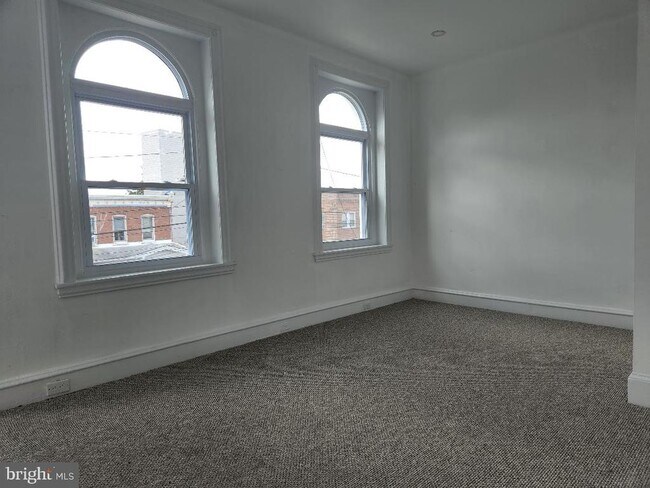 Building Photo - 5535 Ridge Ave