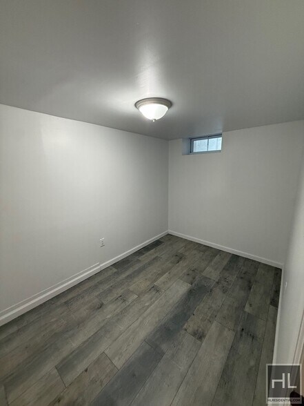 Building Photo - 92-49-92-75 75th St