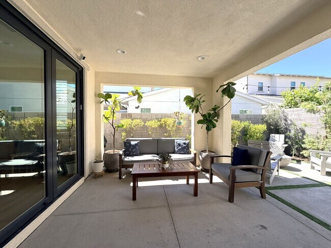 Building Photo - Elegant Rancho Mission Viejo Home with Open Floor Plan