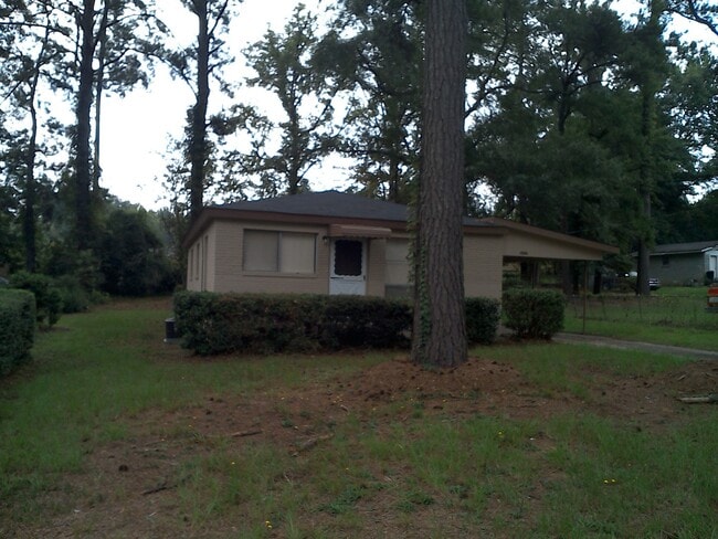 Building Photo - **ON HOLD**3 Bedroom / 1 Bathroom Home for Rent in East Columbus, GA***