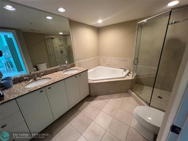 Building Photo - 610 W Las Olas Blvd