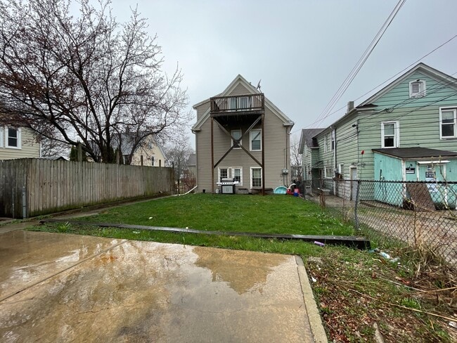 Building Photo - 2212 N Holton St