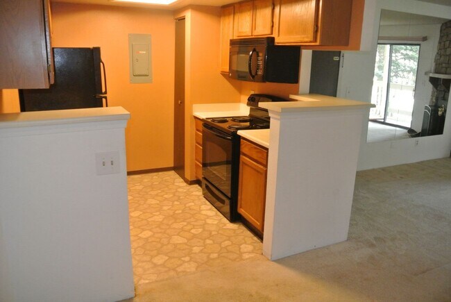 Building Photo - 1 Bedroom 1 Bath in Woodside Village