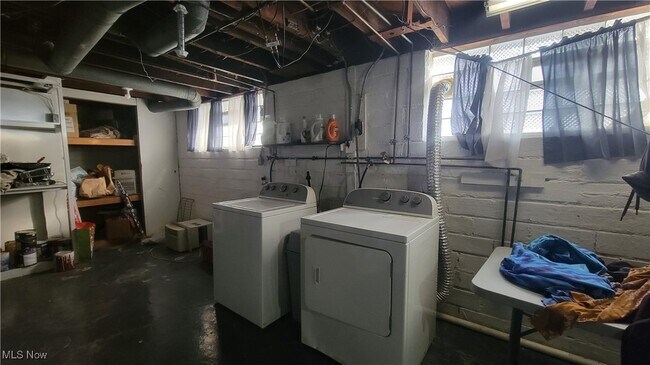 Building Photo - 3334 W 129th St