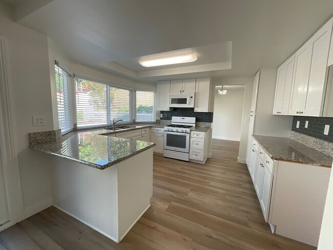 Building Photo - 4 Bedroom 3 Bath 2 Story Home With Family ...