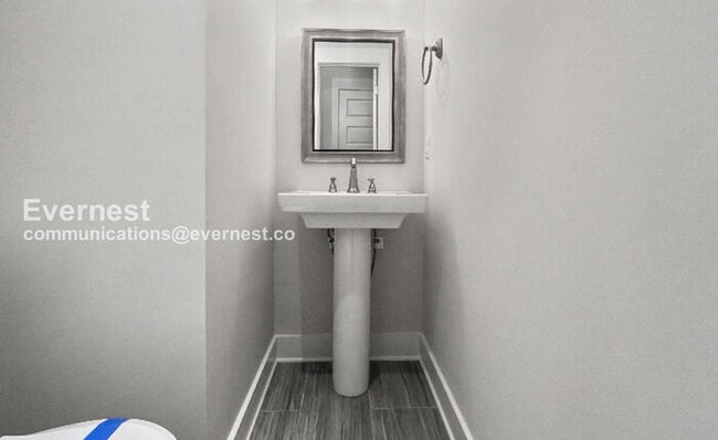 Building Photo - 4 Bed/2.5 Bath Home with Garage / Pet-Friendly / Available Now!