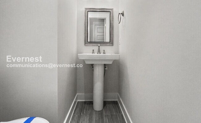 Building Photo - 736 29th Ave N