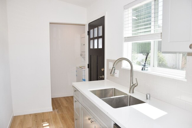 Building Photo - New ADU unit with all the amenities.