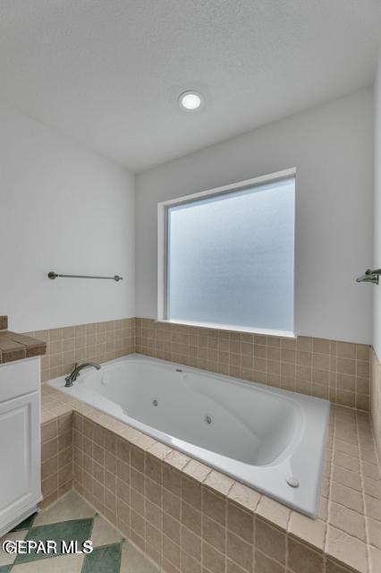 Building Photo - 1121 Regal Ridge Dr