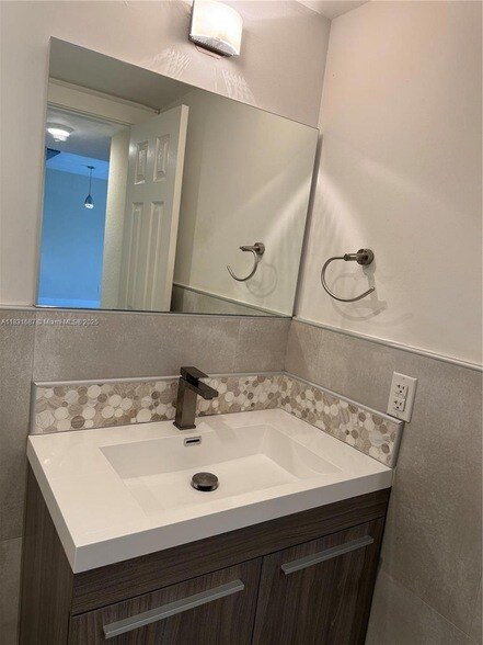 Building Photo - 14500 SW 88th Ave