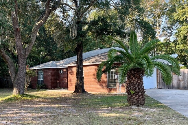 Building Photo - 3102 Lynn Dr