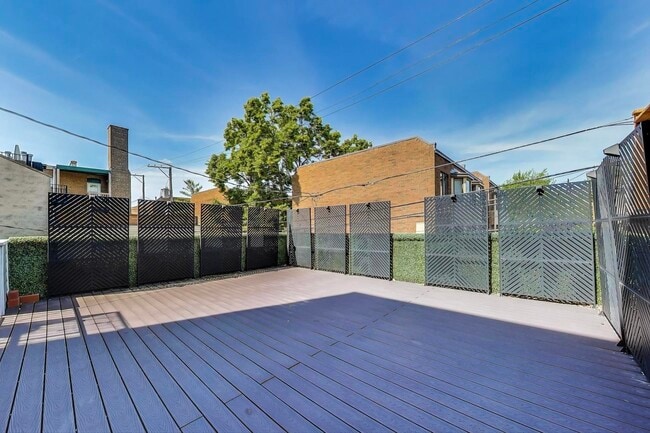 Building Photo - 2038 N Burling St