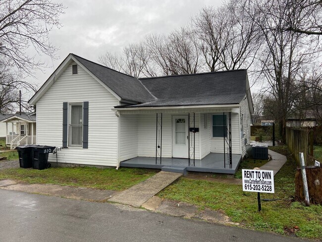 Building Photo - Historic 3 bedroom home near courthouse square in Murfreesboro