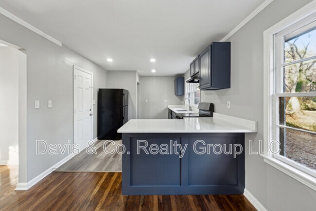 Building Photo - 2385 Tilson Rd