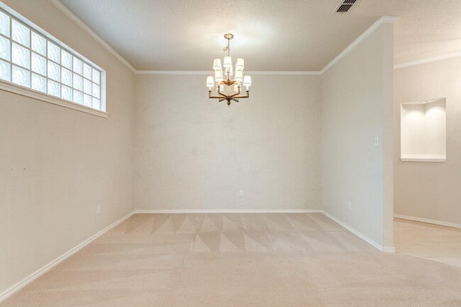 Building Photo - 111 N Vicksburg Ave