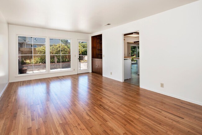 Building Photo - East Mesa Beachside Home for Rent!