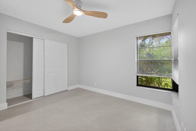 Building Photo - 10924 Roebelini Palm Ct