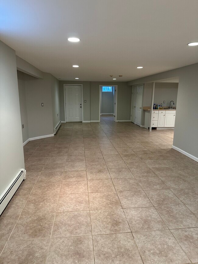 Building Photo - 27 Southview Cir