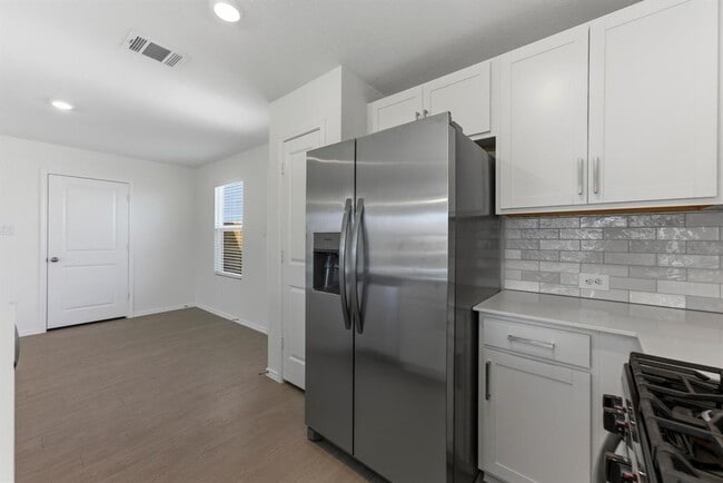 Building Photo - 385 Keefer