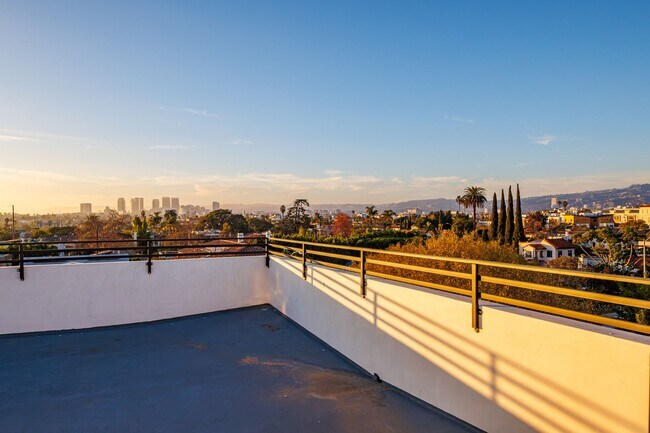 Building Photo - 1656 S Hayworth Ave