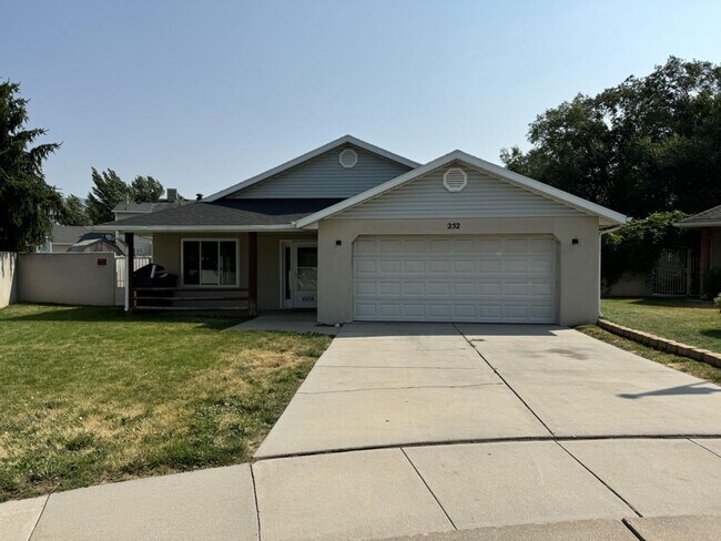 Primary Photo - 3 Bed 2 Bath Single Level Patio Home