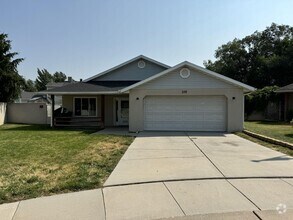 Building Photo - 3 Bed 2 Bath Single Level Patio Home