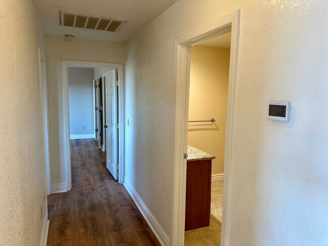 Building Photo - Beautiful 4-Bedroom Home with Stunning Vie...