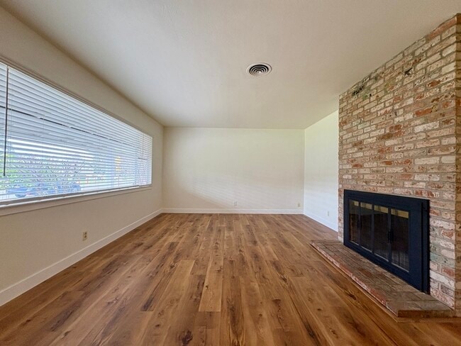 Building Photo - Beautiful 3 Bedroom For Rent in Sacramento!