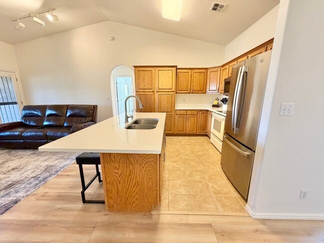 Building Photo - Short term rental available! 9-Month lease!!