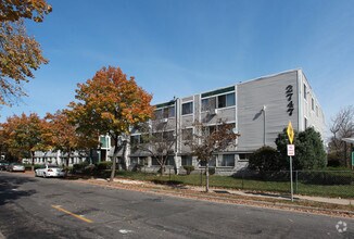 Building Photo - Eat Street Flats