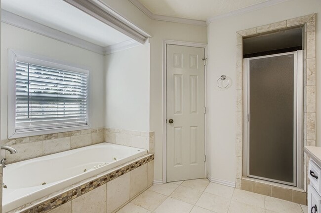 Building Photo - 8518 Rebawood Dr