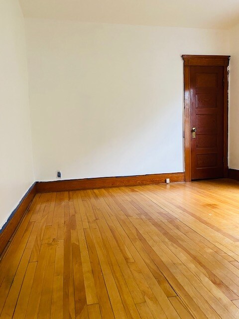 Building Photo - 147 Malverne Dr