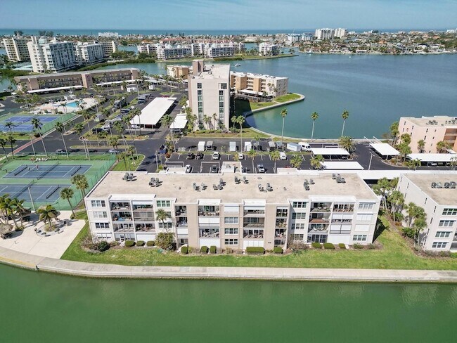 Building Photo - 7625 Sun Island Dr S