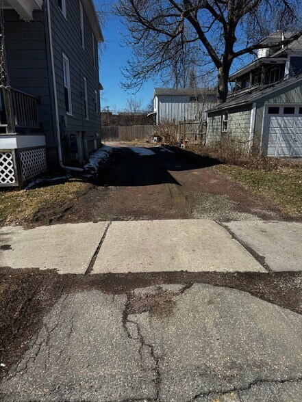 Building Photo - 11 Foster St