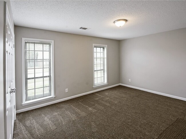 Building Photo - Great updated 4 bed, 2 bath home northeast of Memphis near Covington Pike.