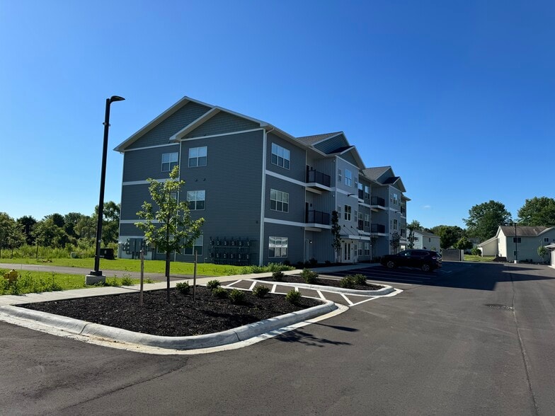 Building Photo - Fairlake Apartments