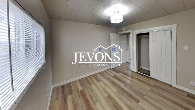 Building Photo - $500 Off First Month! 3BR Home w/ Washer & Dryer on Spacious 1-Acre Orchard Lot