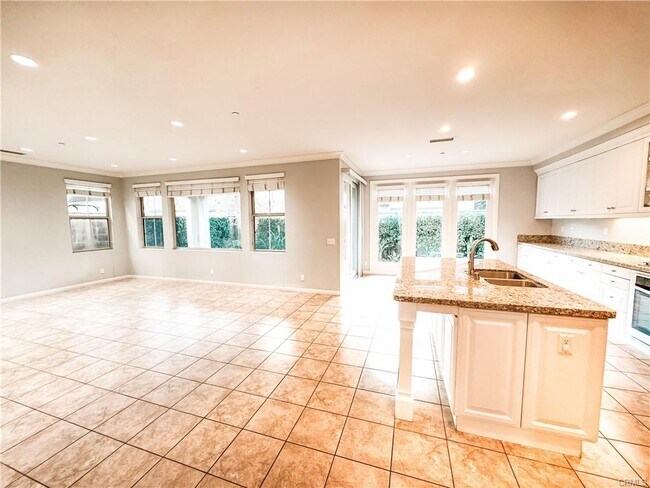 Building Photo - 87 Coleridge