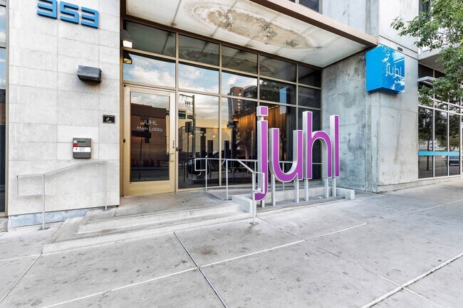 Building Photo - Furnished Juhl Condo w/ Balcony & City Views