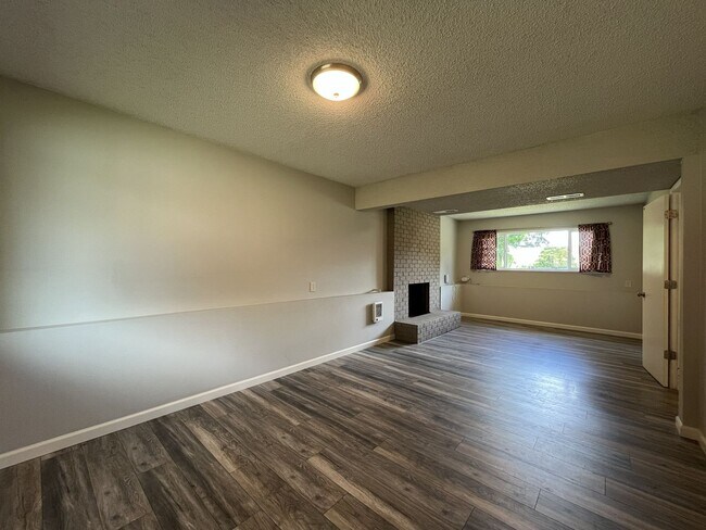 Building Photo - Spacious Milwaukie Home with Bonus Room, Large Fenced Yard and Shed/Workshop