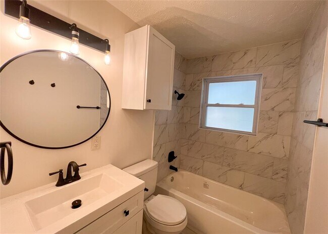 Building Photo - 10416 Ridgeview Dr
