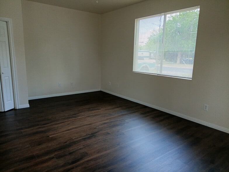 Living Room - 315 S Ave A