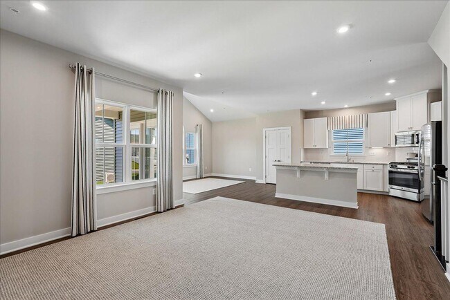 Building Photo - 1303 Potomac View Pkwy