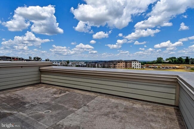 Building Photo - 810 Fair Winds Way